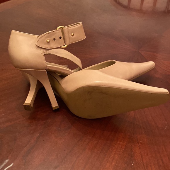 🦊 Nine West buckle wrap heel. - Picture 5 of 6